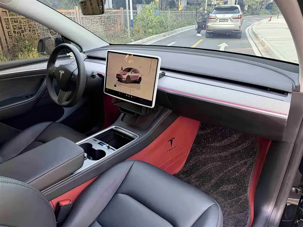 Tesla Model Y — фото 3