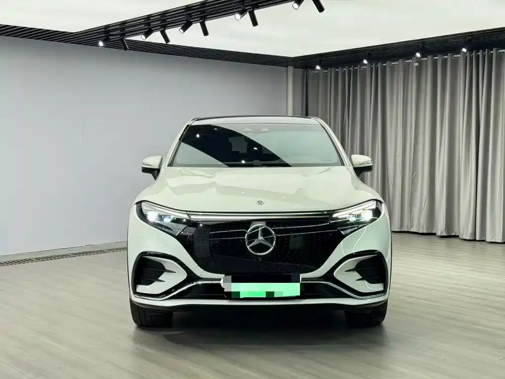 Mercedes-Benz EQS SUV — фото 5