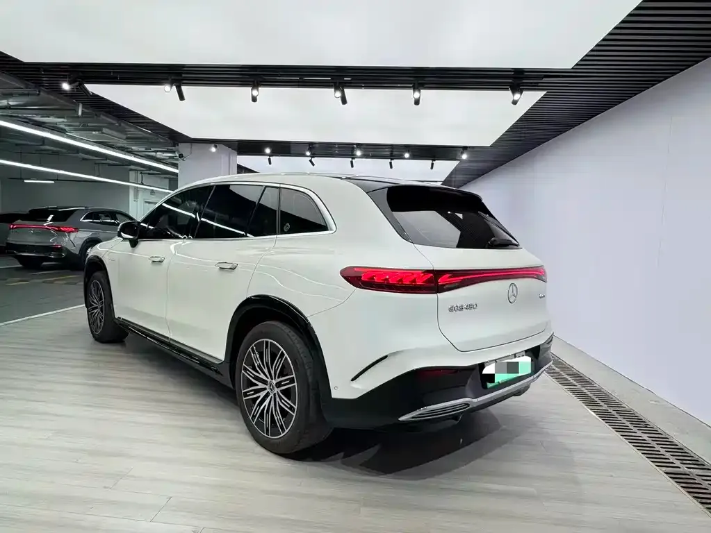 Mercedes-Benz EQS SUV — фото 4