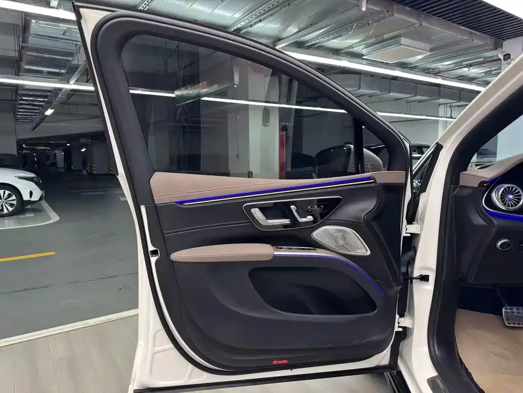Mercedes-Benz EQS SUV — фото 8