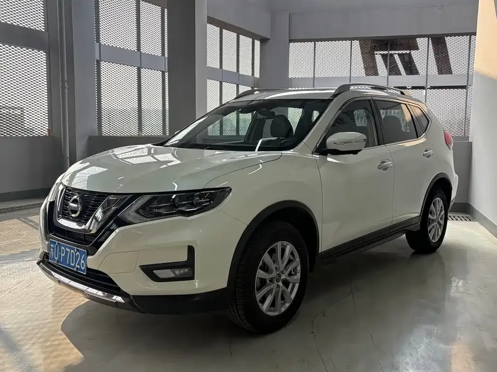 Nissan X-Trail — фото 1