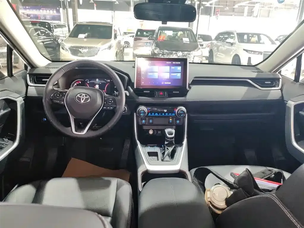 Toyota RAV4 — фото 10
