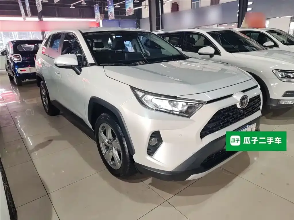 Toyota RAV4 — фото 8