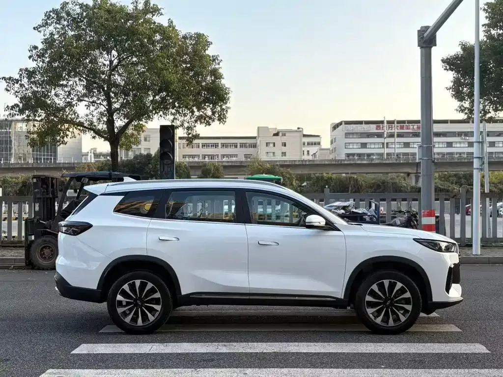 Chery Tiggo 8 PLUS — фото 9