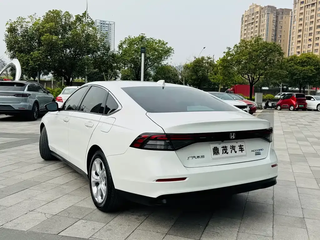 Honda Accord — фото 6