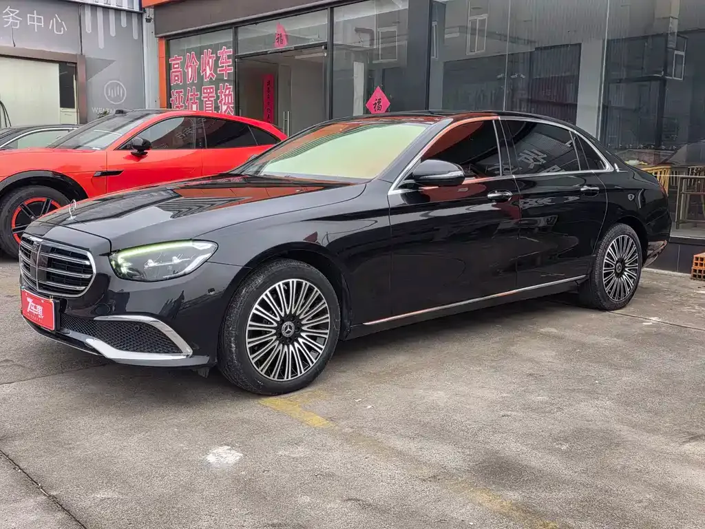 Mercedes-Benz E-Class — фото 1