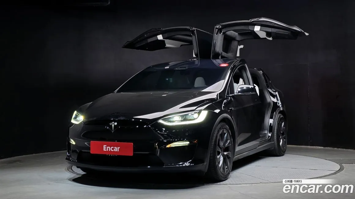 Tesla Model X — фото 1