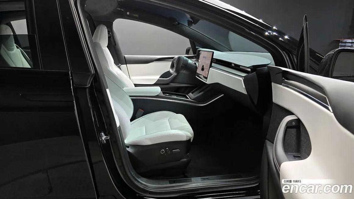 Tesla Model X — фото 10