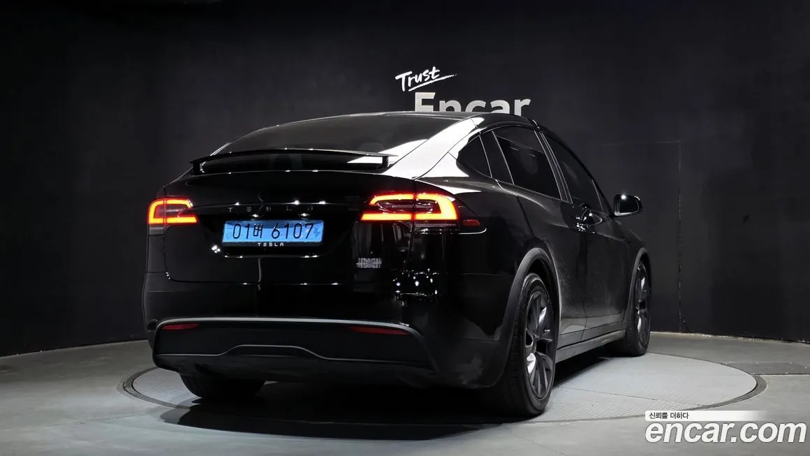 Tesla Model X — фото 4