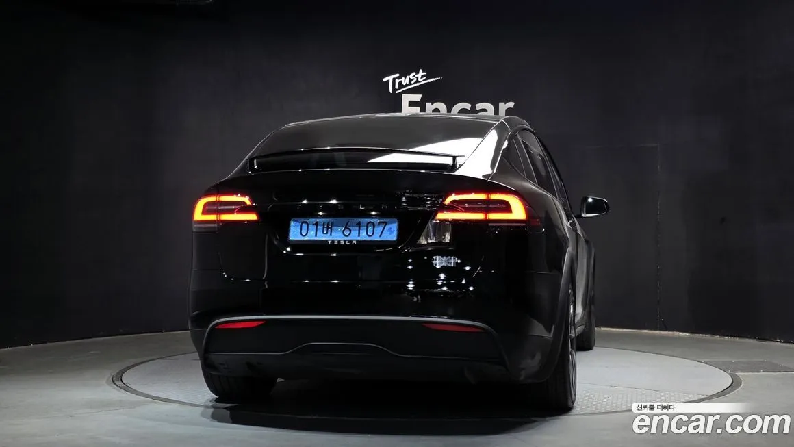 Tesla Model X — фото 5