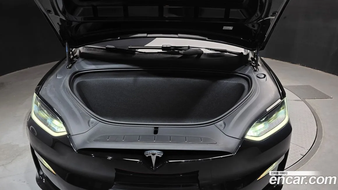 Tesla Model X — фото 6