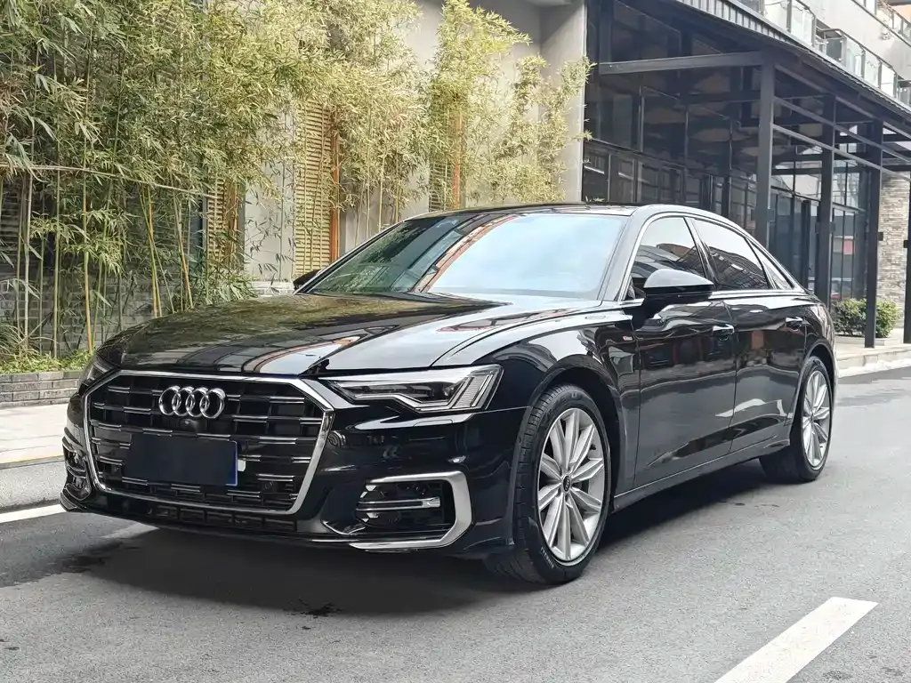 Audi A6L — фото 1