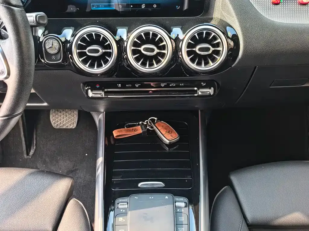 Mercedes-Benz GLA — фото 10