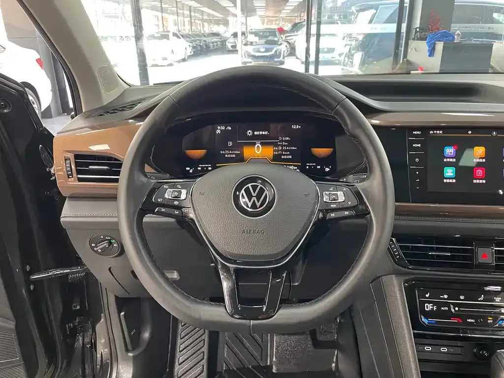 Volkswagen Tharu — фото 10