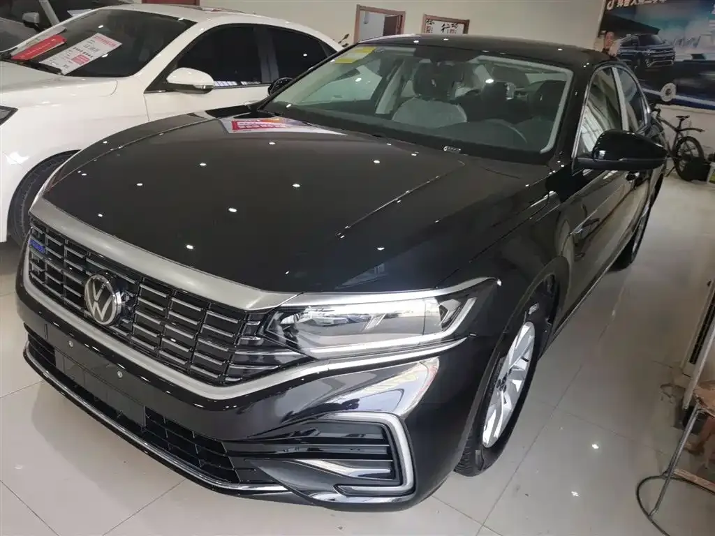 Volkswagen Passat New Energy — фото 1