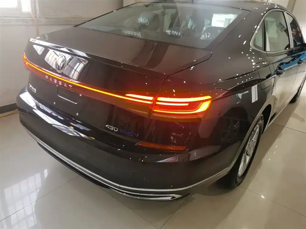 Volkswagen Passat New Energy — фото 5