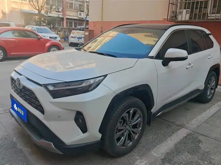 Toyota RAV4 — фото 1