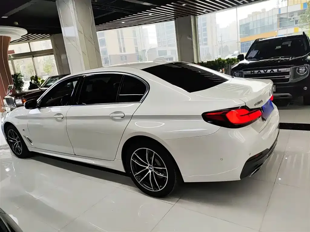 BMW 5 Series — фото 8