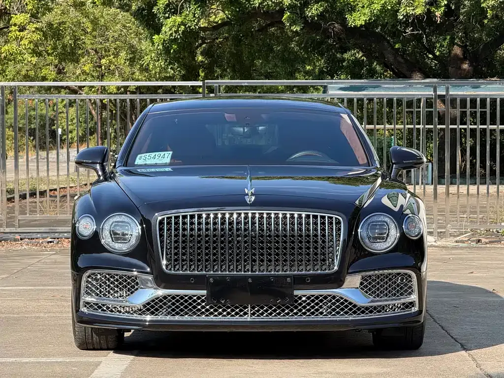 Bentley Flying Spur — фото 1