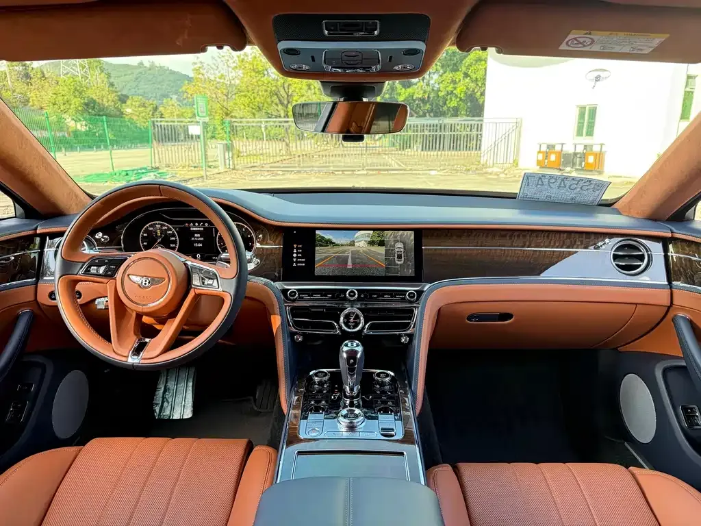 Bentley Flying Spur — фото 9