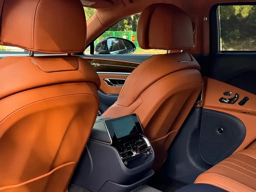 Bentley Flying Spur — фото 4