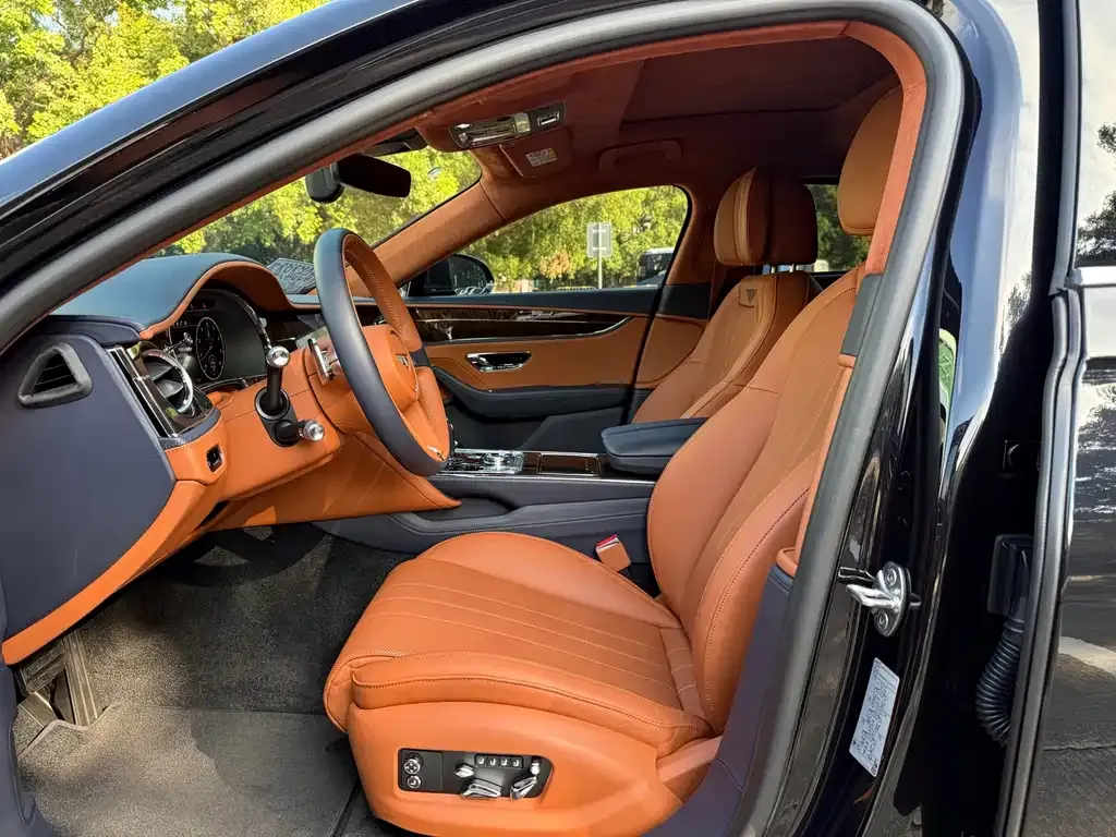 Bentley Flying Spur — фото 2