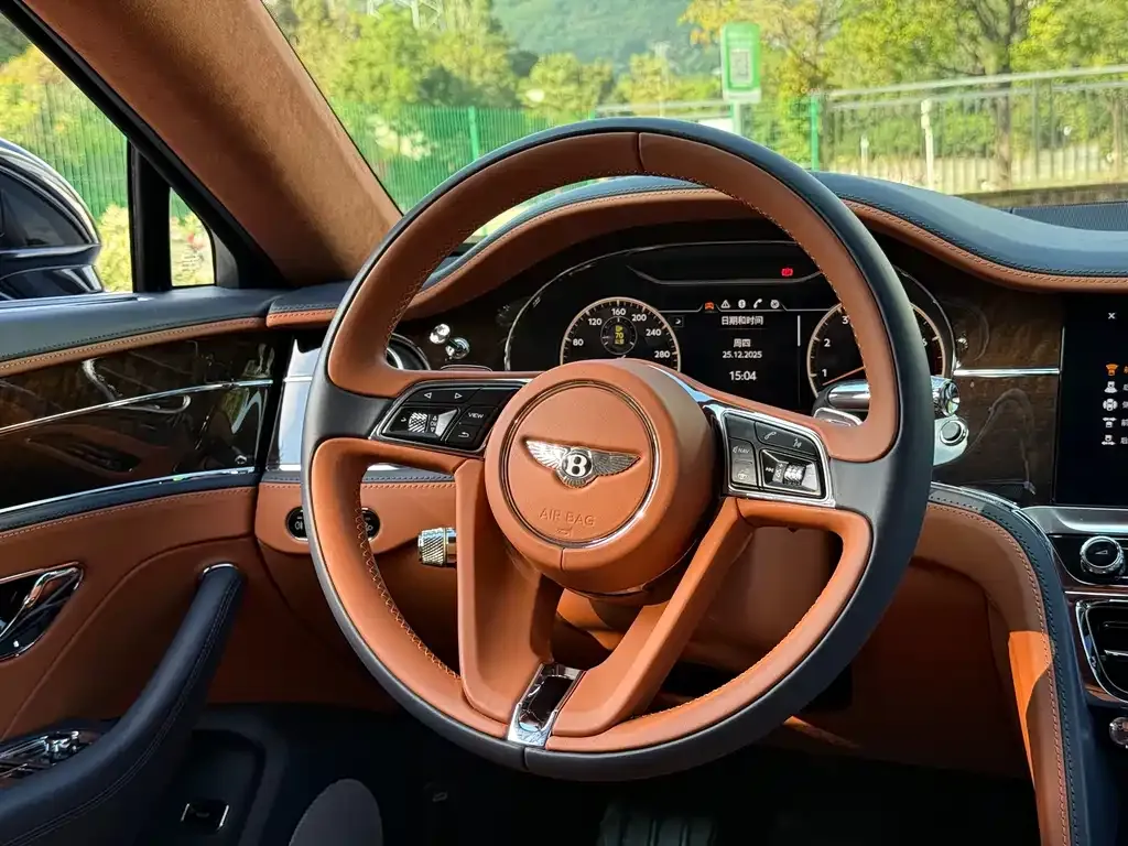 Bentley Flying Spur — фото 3