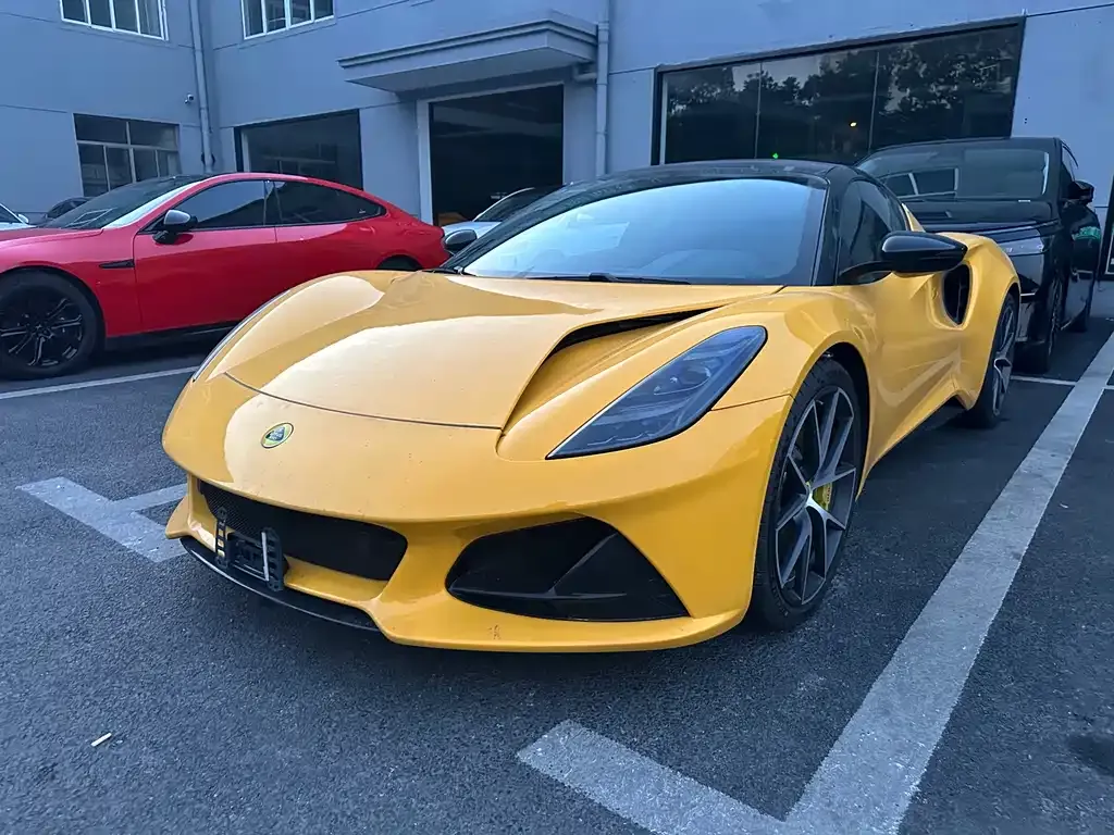 Lotus Emira — фото 1