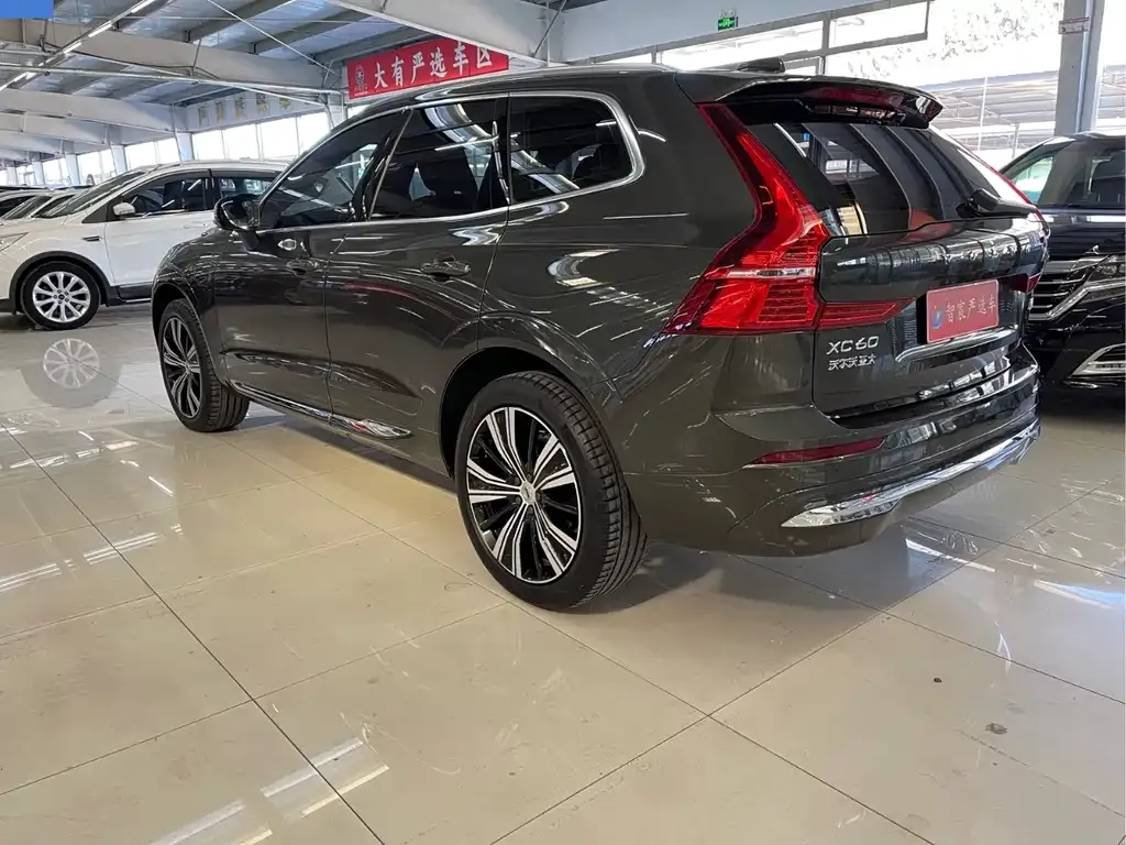 Volvo XC60 PHEV — фото 7