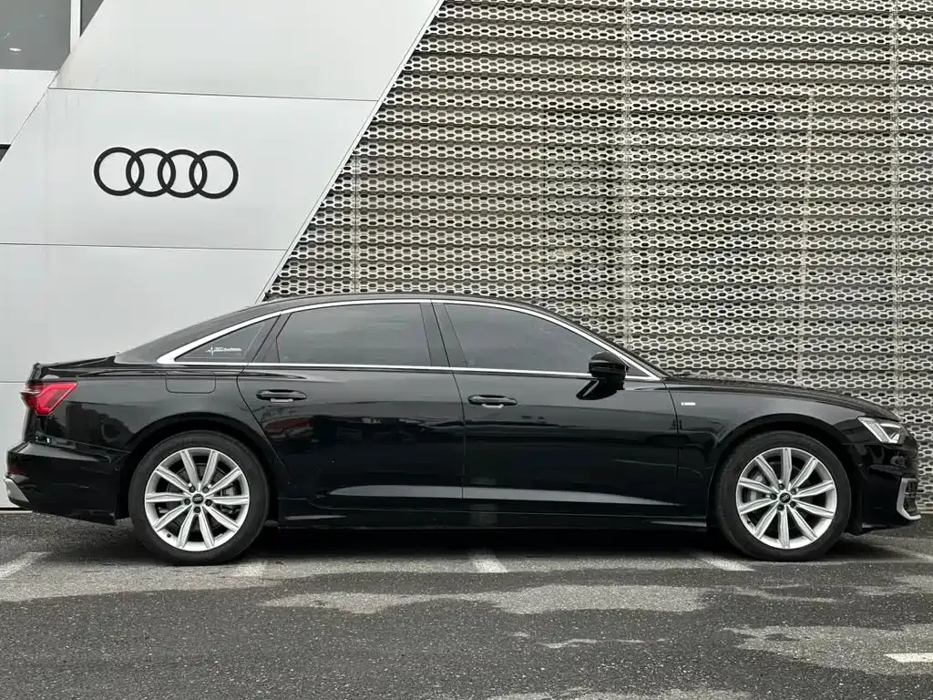 Audi A6L — фото 9