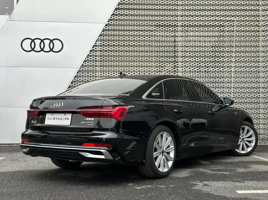 Audi A6L — фото 10