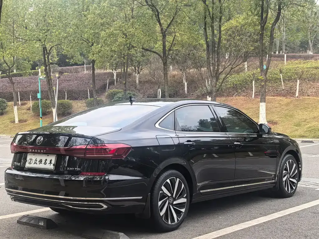 Volkswagen Passat — фото 9