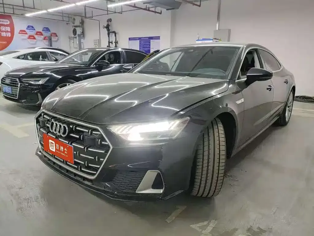 Audi A7L — фото 1
