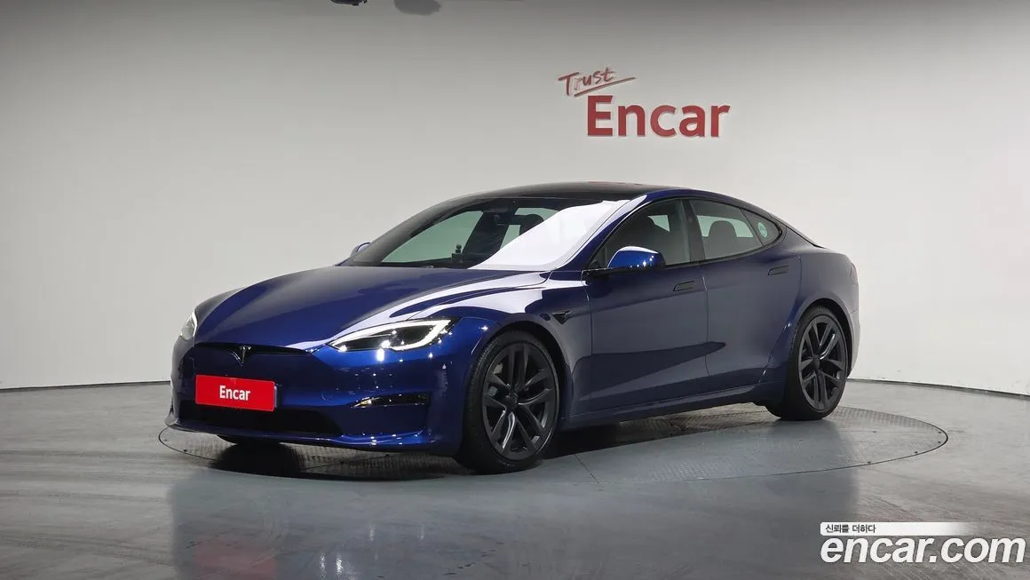 Tesla Model S — фото 1