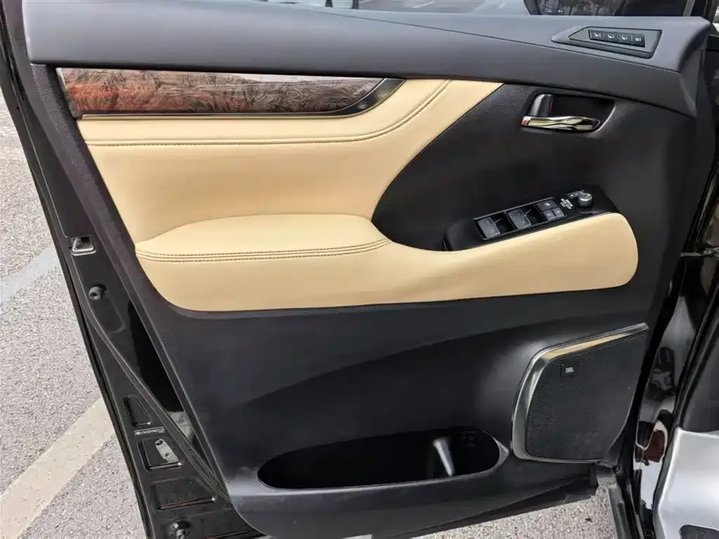 Toyota Alphard — фото 6