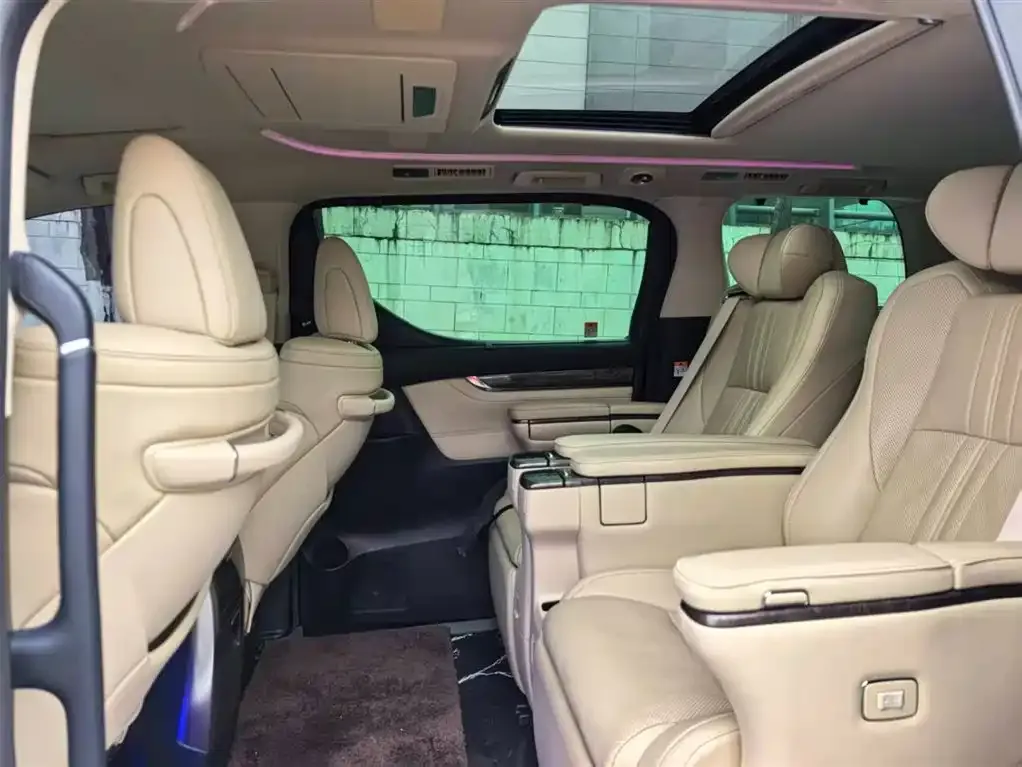 Toyota Alphard — фото 3