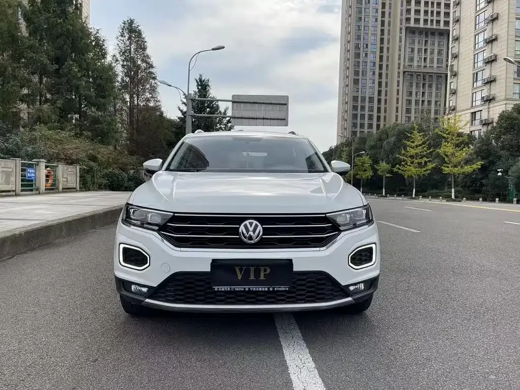Volkswagen T-Roc — фото 1