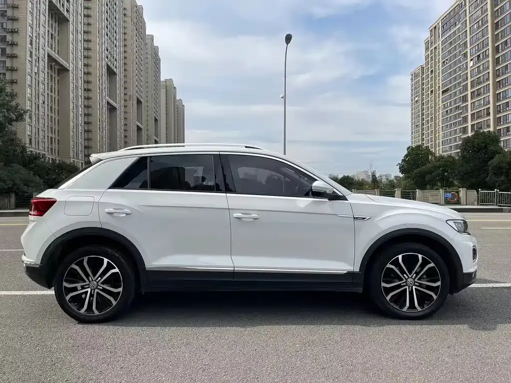 Volkswagen T-Roc — фото 2