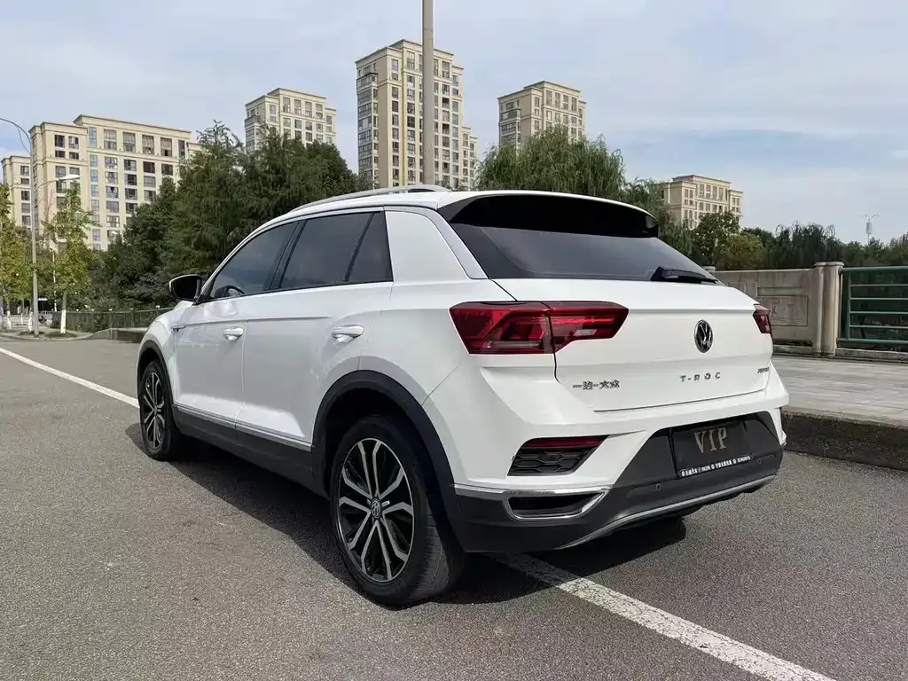 Volkswagen T-Roc — фото 7