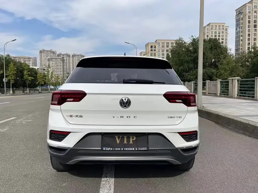 Volkswagen T-Roc — фото 9