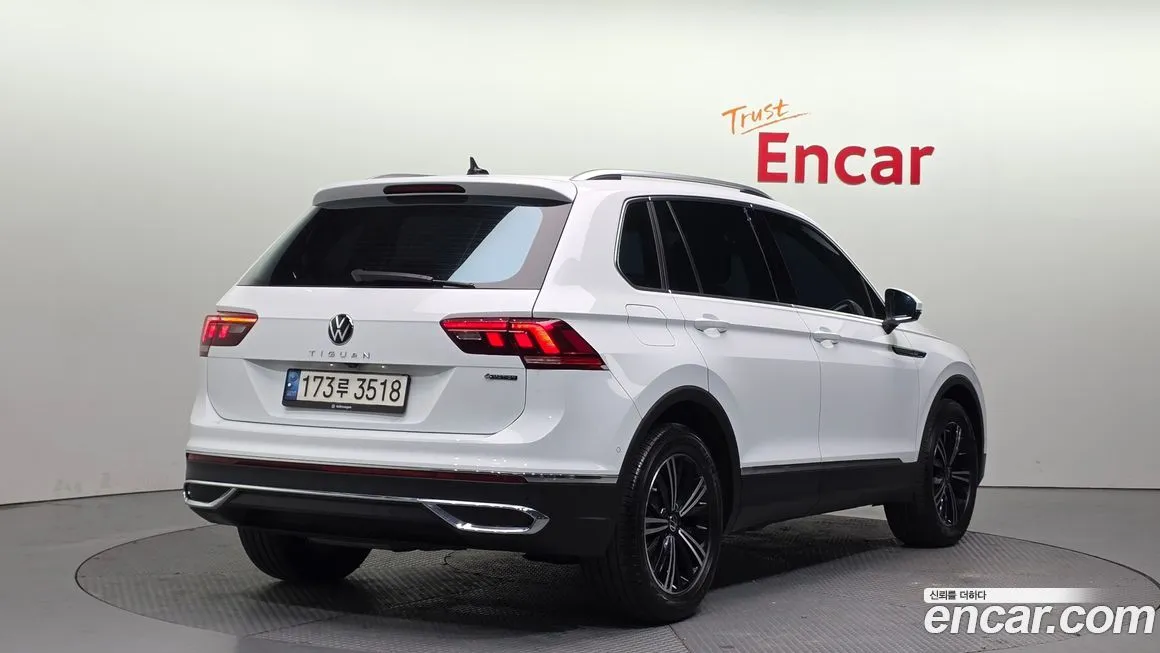 Volkswagen Tiguan — фото 9