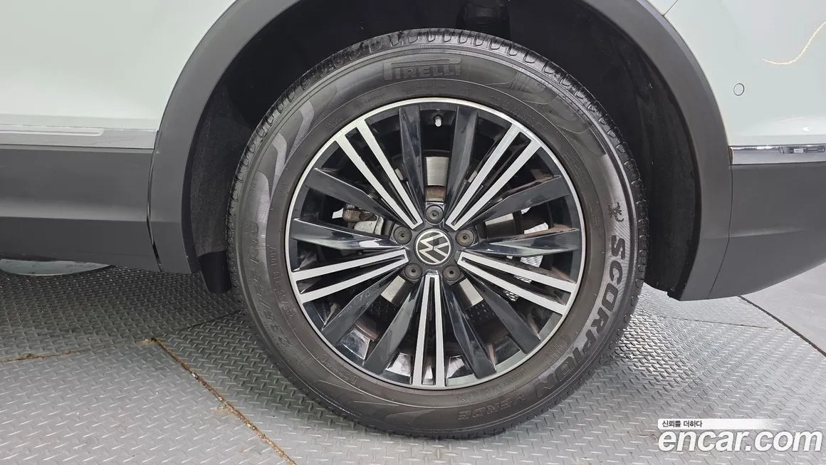 Volkswagen Tiguan — фото 4