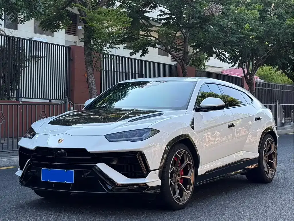 Lamborghini Urus — фото 1
