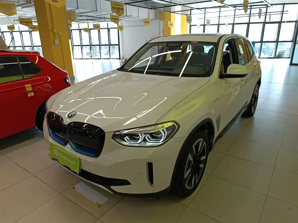 BMW iX3 — фото 10