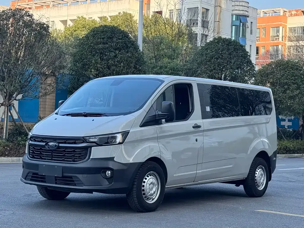 Ford Transit — фото 1