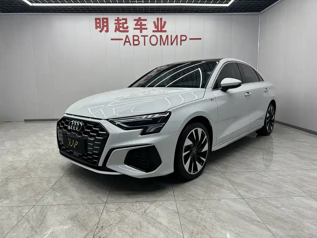 Audi A3 — фото 1