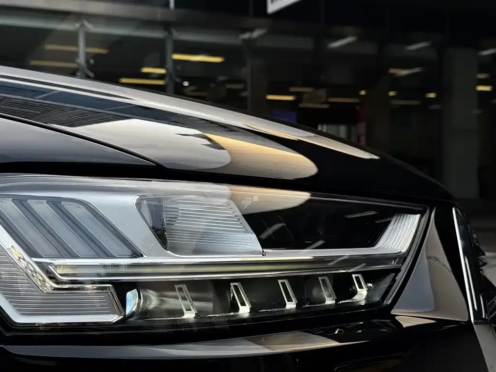 Audi A8 — фото 9
