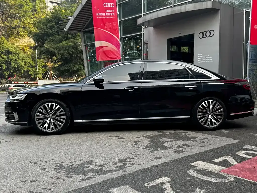 Audi A8 — фото 3