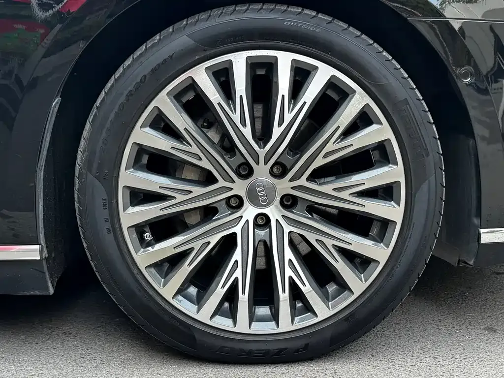 Audi A8 — фото 4