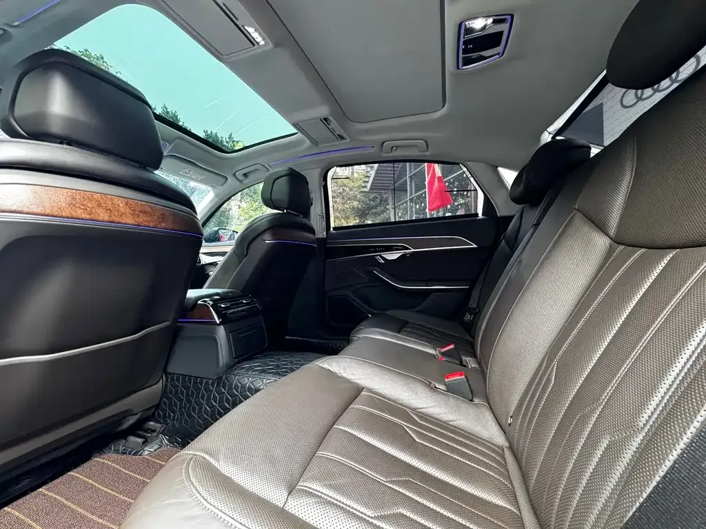Audi A8 — фото 10